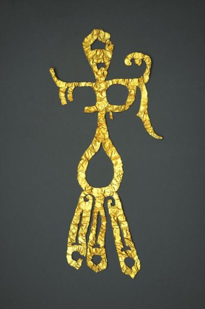 三星堆新出土鸟形金饰片 已基本修复完毕