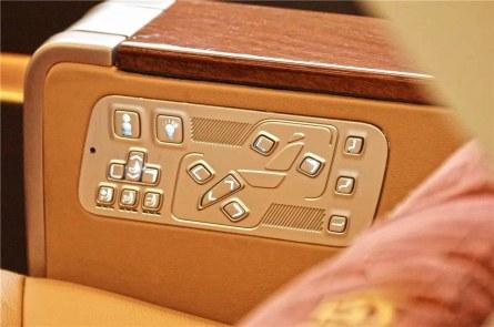 座椅功能调节按钮.